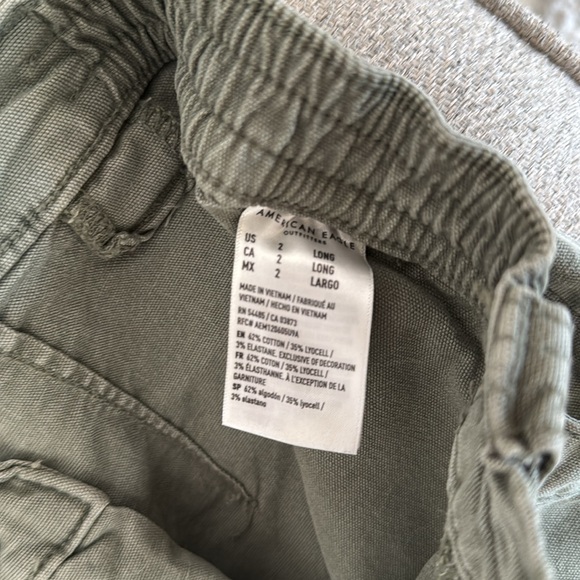 American Eagle Cargo Pants Green size 2 long, only worn once - Picture 3 of 4
